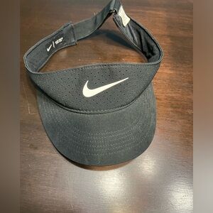 Nike women’s adjustable visor!